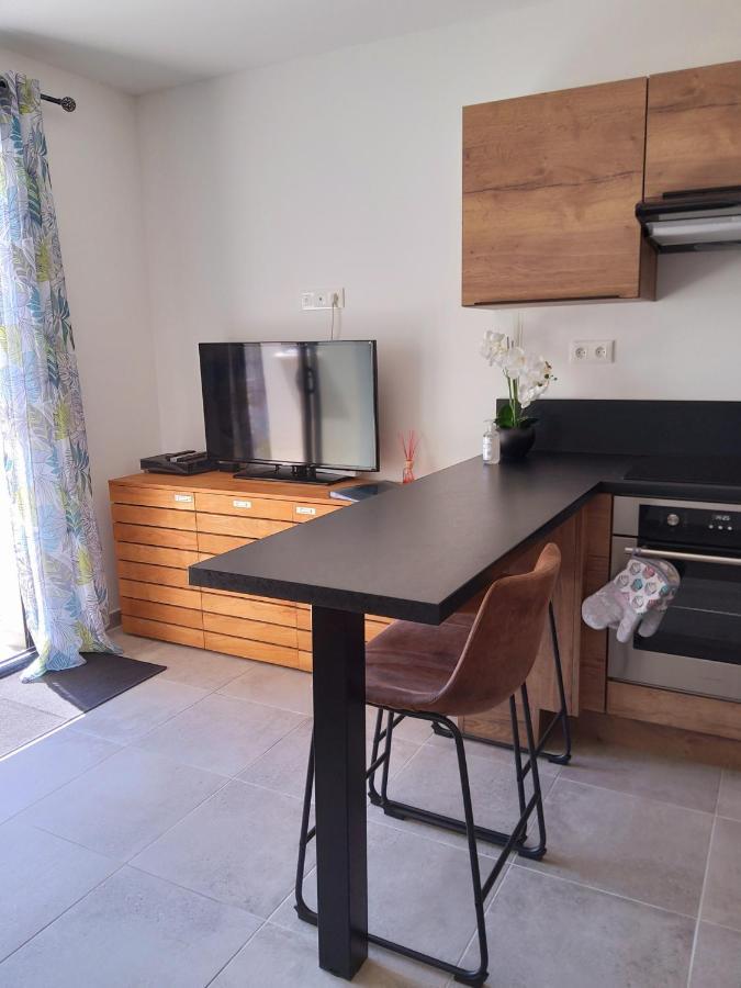 Romytt Suite Saint-Quentin-la-Poterie Exterior photo